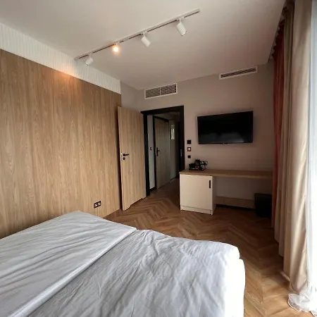 Resto Inn - Smart Apartamenty Blisko Energylandii Polwies Exterior photo